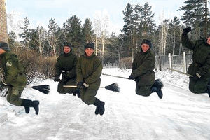 HIT: Ruski vojnici lete na metlama!