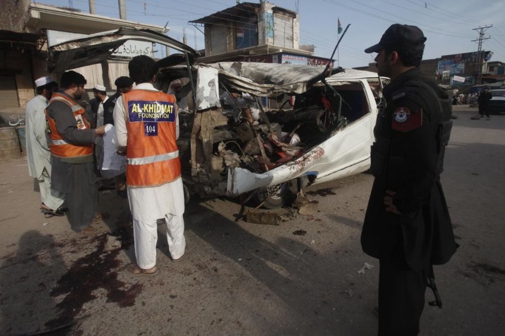 Pakistan: Poginulo osmoro putnika u eksploziji autobusa