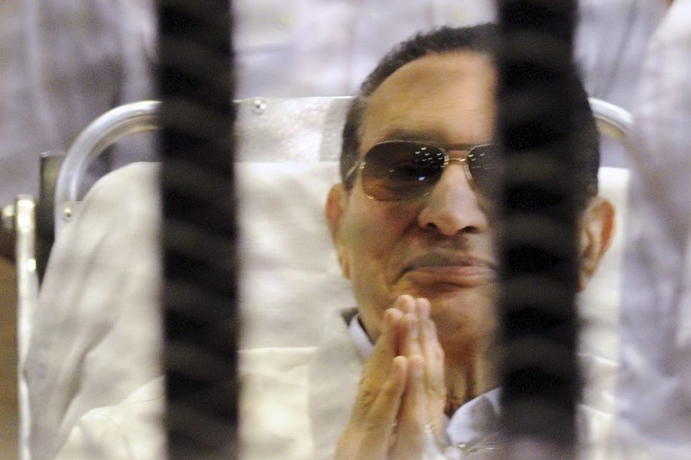 Mubarak se u kolicima pojavio na sudu