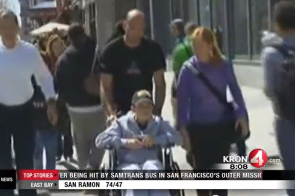BOSTON:Dečak se u invalidskim kolicima vratio da prođe kroz cilj