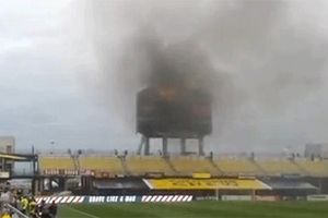 MEČ KASNIO: Zapalio se semafor na stadionu Kolumbusa