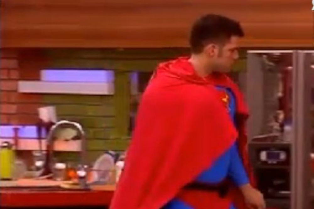 ZAVODI RED U VB: Željko postao Supermen