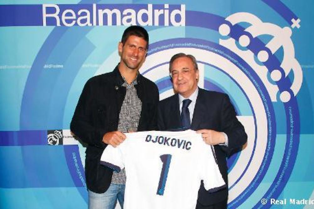 SUVENIR: Perez poklonio Đokoviću dres Reala