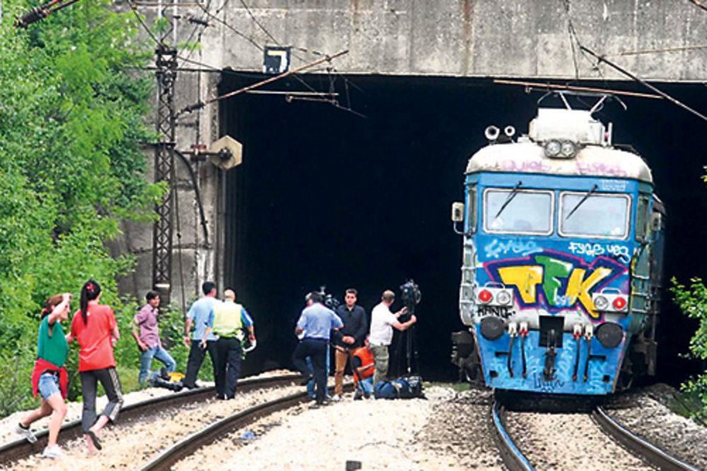 ZANEMARIO SIGNAL: Mašinovođa kriv za nesreću u tunelu Tošin Bunar!