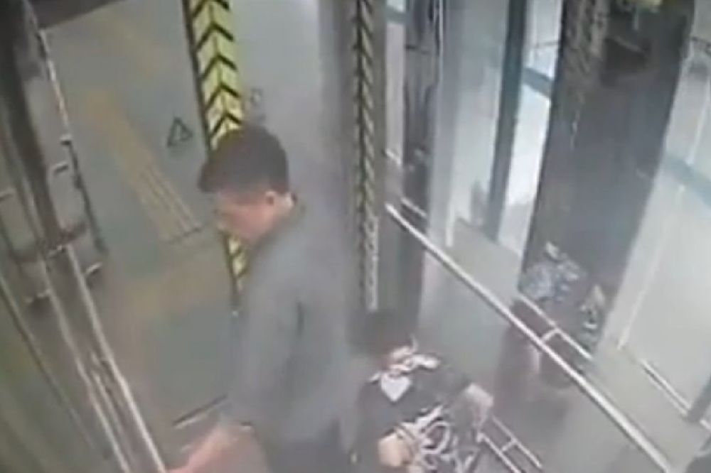 LJUDSKA STOKA: Žena vršila veliku nuždu u liftu!