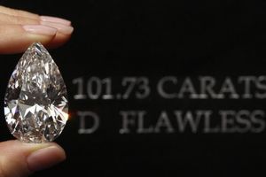 Bezbojni dijamant od 26,7 miliona dolara ode u Švajcarsku!