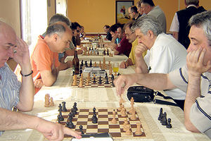 Kumovi ratovali na 64 šahovska polja