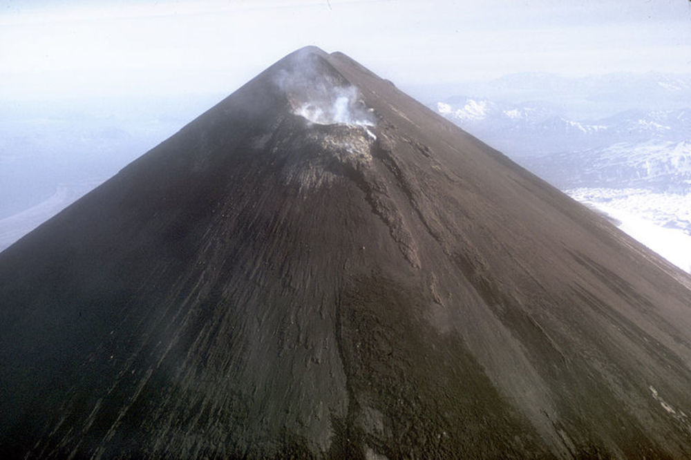 Vulkan Pavlof izbacivao pepeo i paru