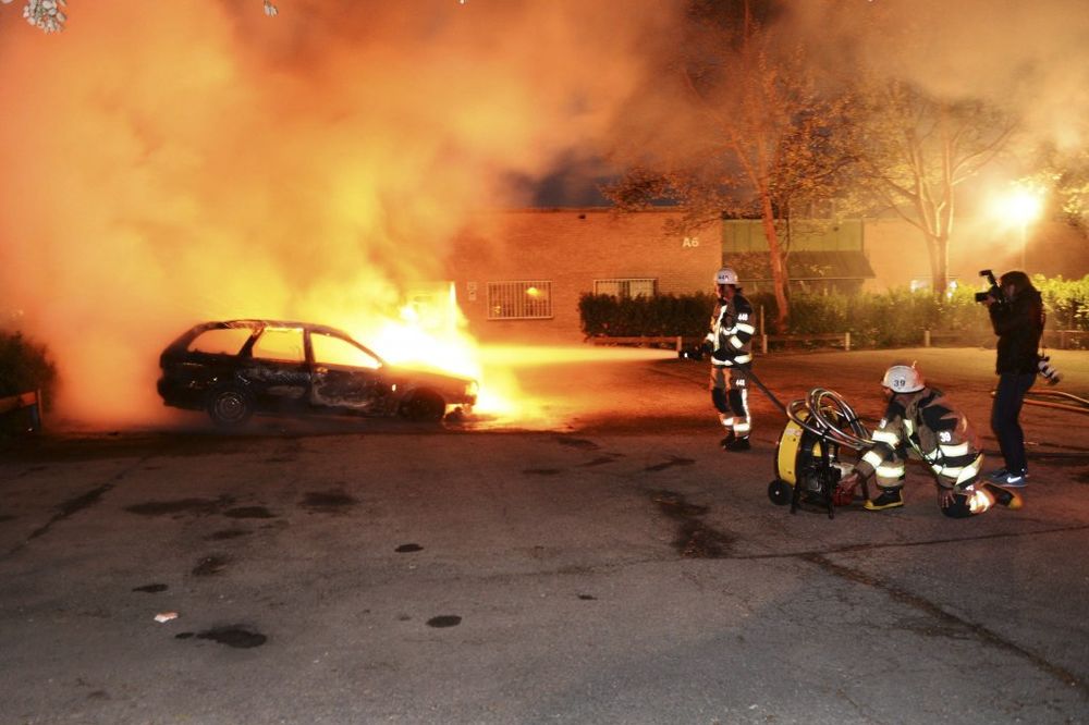 BUNA U ŠVEDSKOJ: Zapaljena škola, vrtić i policijska stanica
