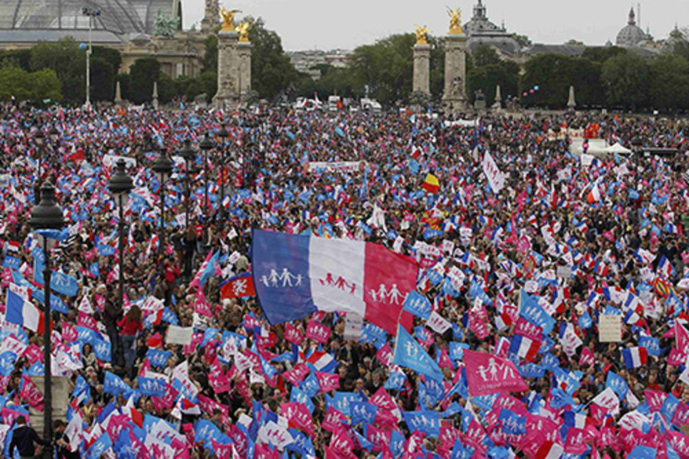 REKLI NE: Hiljade protestuju u Parizu protiv gej brakova