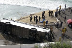 PUKLA GUMA: Turisti izginuli u prevrnutom autobusu u Meksiku