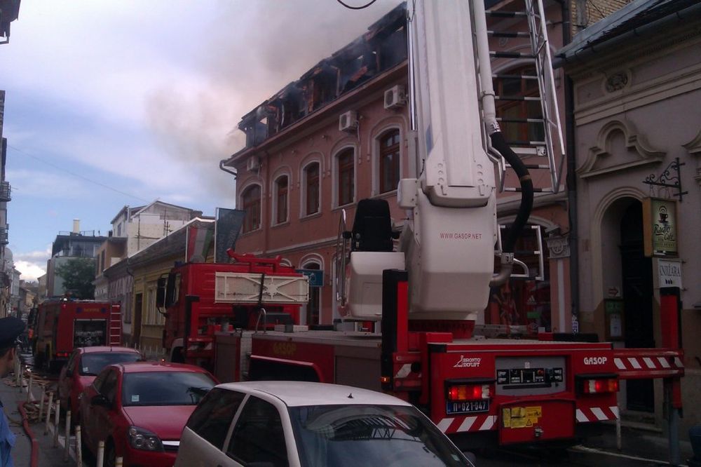 POŽAR U NS: Izgorelo potkrovlje u centru grada!