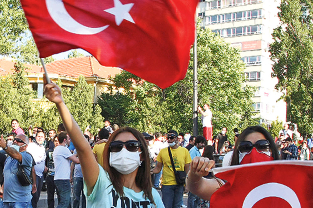 KONTRAMITING PROTIV ERDOGANA: 10.000 Turaka u Beču protestuje zbog posete svog premijera!