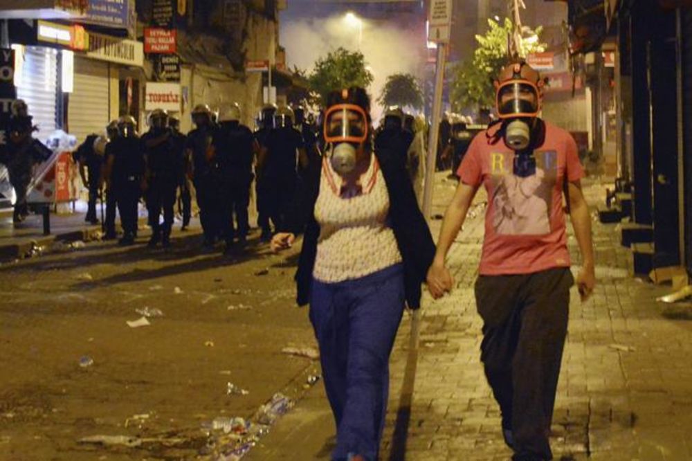 Hiljade demonstranata i večeras na Trgu Taksim