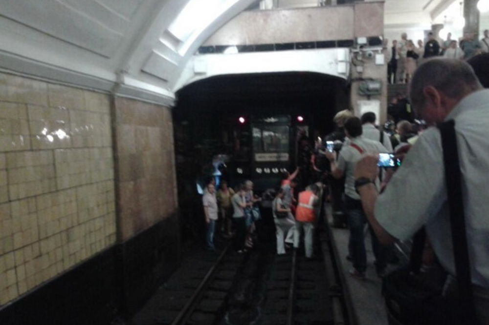 PANIKA U MOSKVI: Požar u metrou!