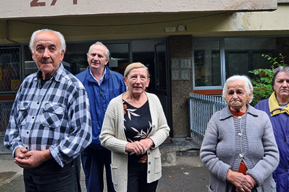 IZVUKLI JE IZ PLAMENA: Komšije izbavile bolesnu ženu!