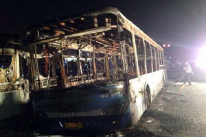 Više od 40 mrtvih u zapaljenom autobusu u Kini