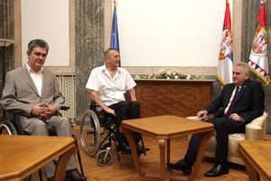 Nikolić sa predstavnicima paraplegičara i distrofičara