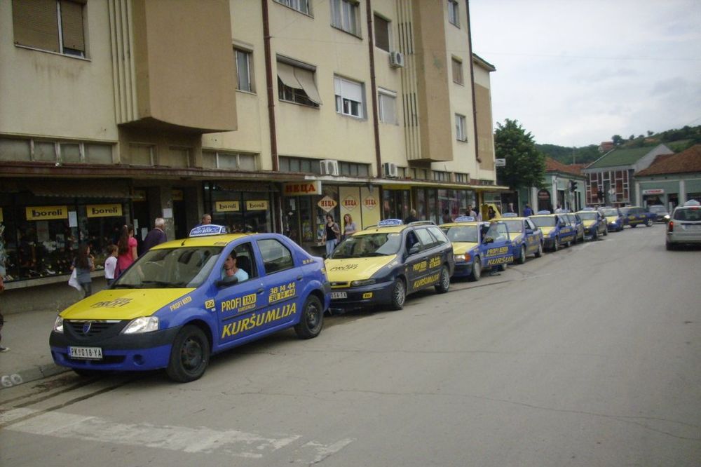 Protest taksista: Dali im dozvole za rad a nemaju parking mesta