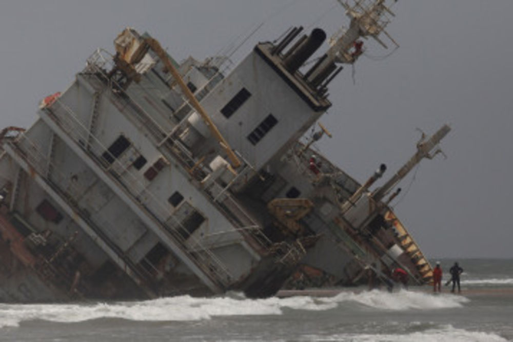 NESREĆA: Prevrnuo se brod s migrantima, utopilo se najmanje 50 ljudi