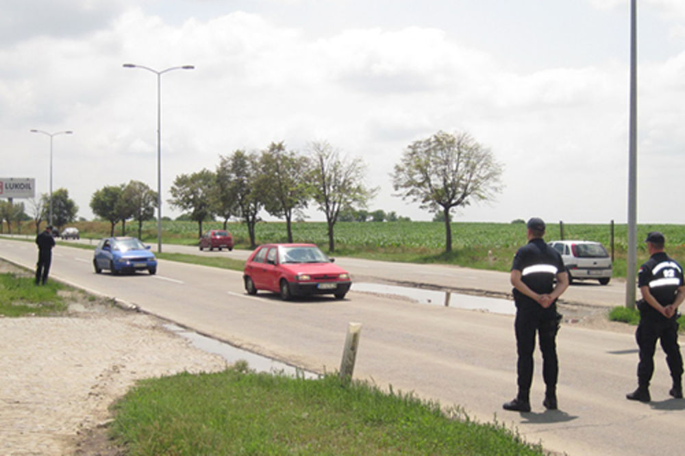 RACIJA: Komunalna policija pohvatala ilegalne taksiste na aerodromu
