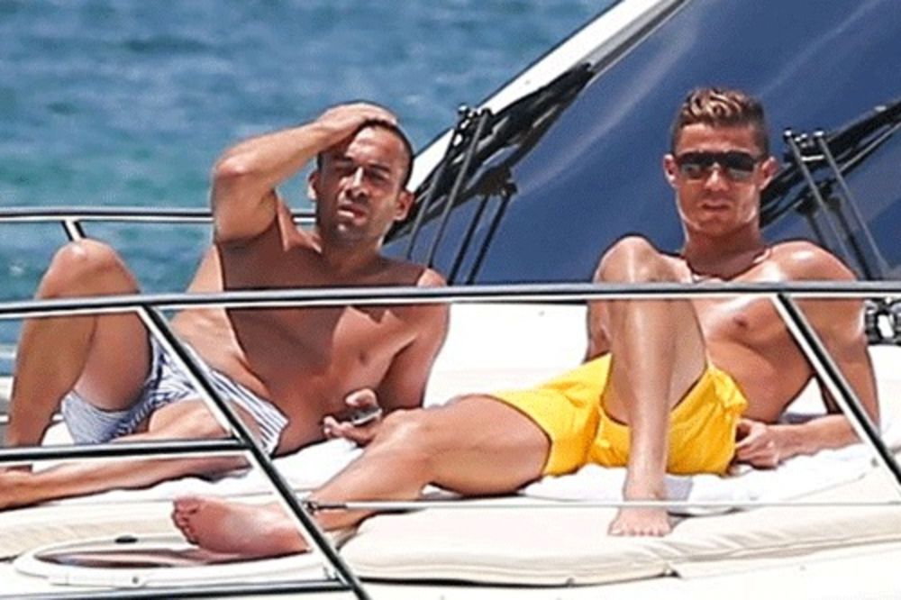 PREPLANUO: Ronaldo se bez Irine sunča na jahti!