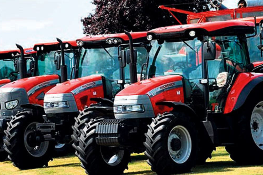 BLOKADA: 400 traktorista na graničnom prelazu Rača