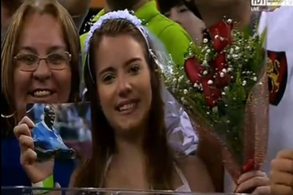 SVADBA: Brazilka u venčanici na tribini zaprosila Balotelija