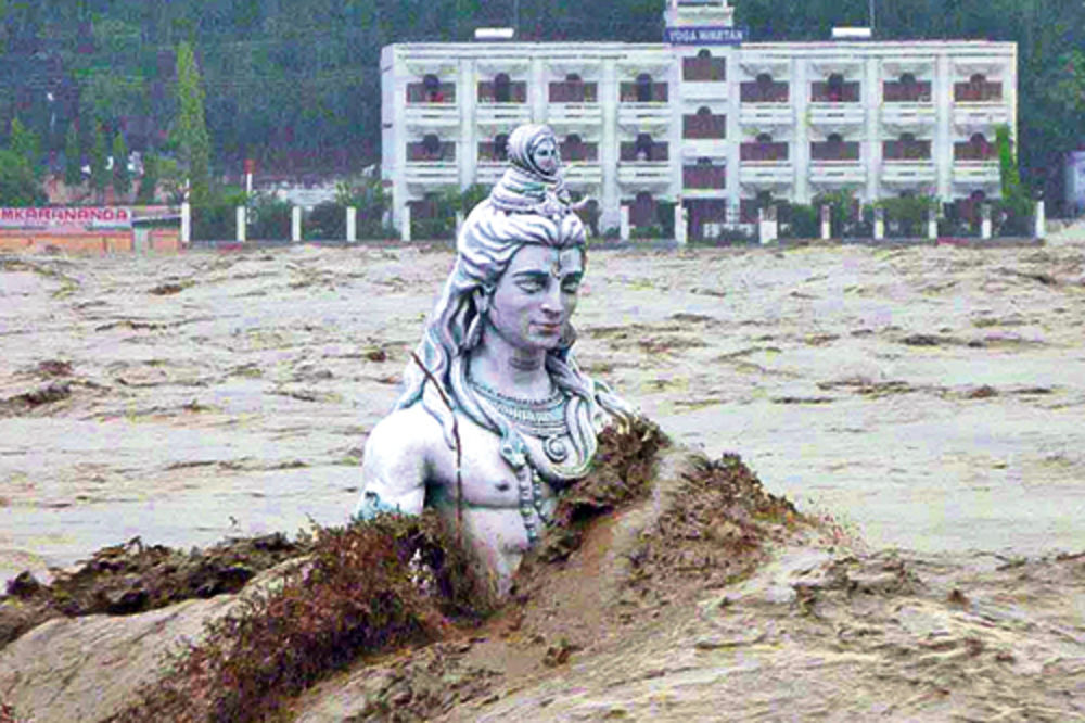 KATASTROFA: U poplavama u Indiji poginulo 2.000 ljudi