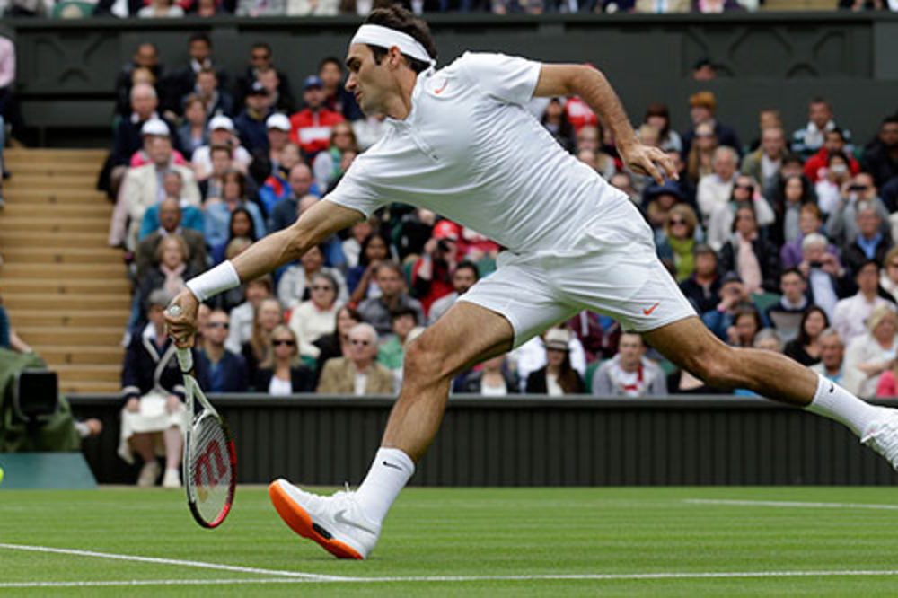 PREVIŠE DREČAVE: Federeru naređeno da promeni patike