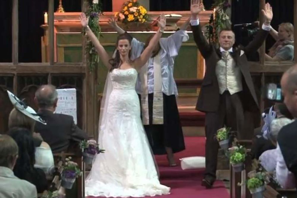 Pogledajte venčanje koje je rasplesalo crkvu i zbunilo goste!
