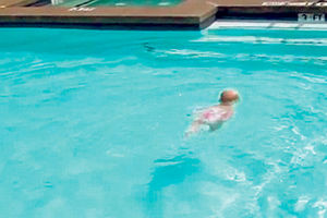 ČUDO OD DETETA: Beba u dahu može da preroni bazen