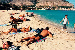 TRENIRAJU STROGOĆU:Italijani zabranili bikini van plaže!