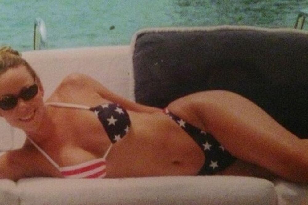 Maraja Keri u bikiniju čestitala Dan nezavisnosti