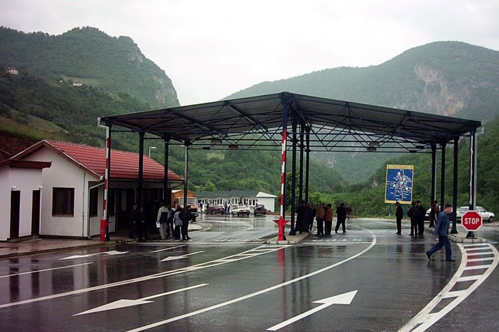 UHAPŠEN NA GRANICI: Beograđanin krenuo u Crnu Goru sa dva pištolja