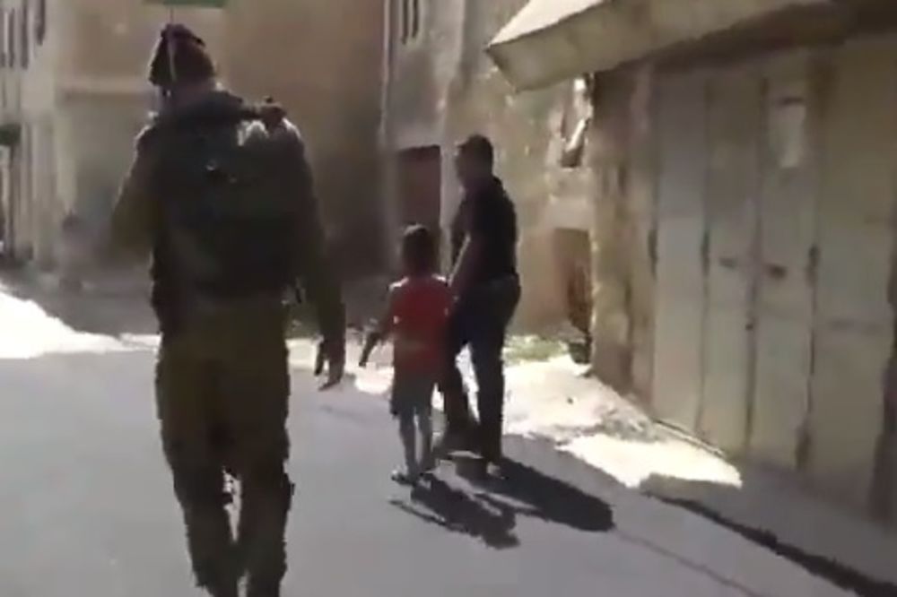 BACAO KAMENJE: Izraelski vojnici pritvorili malog Palestinca (5)