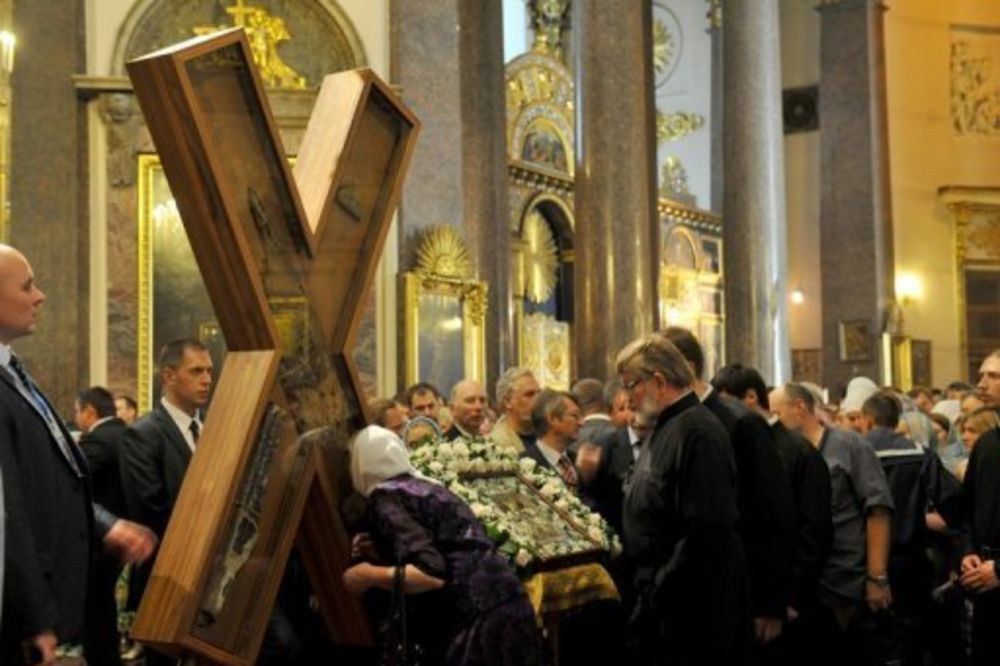 KRST SVETOG ANDREJE: 65.000 Rusa se poklonilo svetinji