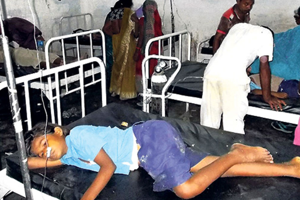 TRAGEDIJA U INDIJI: Otrovni ručak ubio 22 dece!