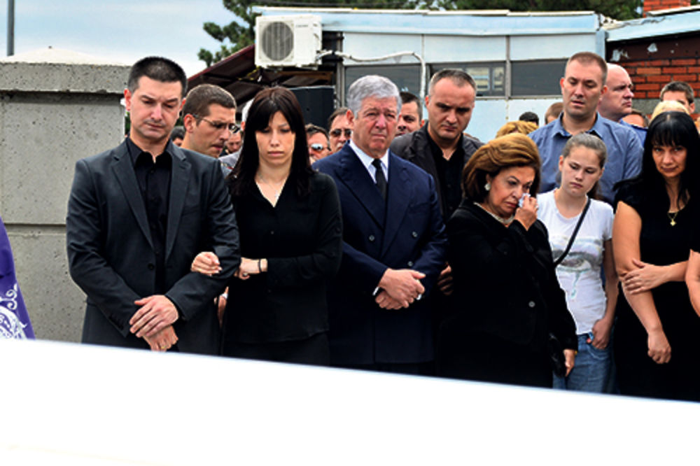 BRUKA VEKA: Političari bojkotovali sahranu male Tijane!