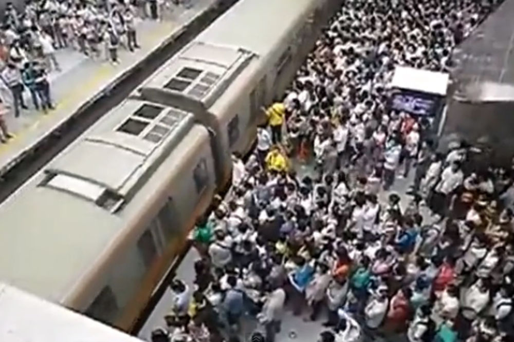 E OVO JE GUŽVA: Hiljade Kineza okupiralo metro!