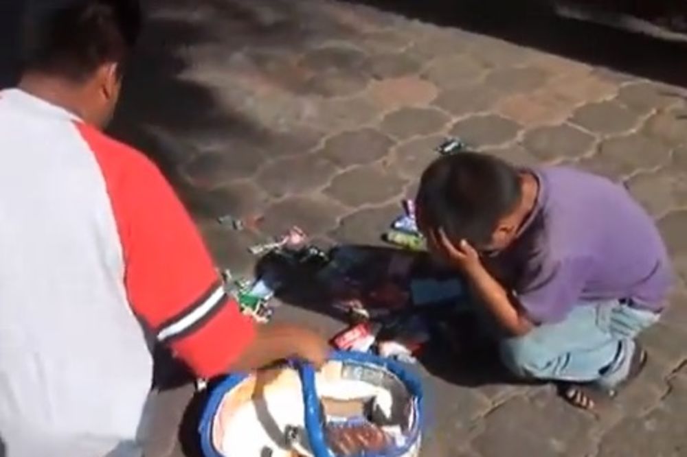 Meksiko: Inspektor ponižavao siromašnog dečaka (10)