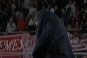 BIZARNO: Trener iščašio rame prilikom proslave gola!