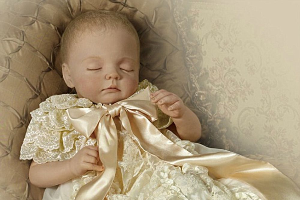 OPSESIJA: Lutka sa likom kraljevske bebe za 150 dolara