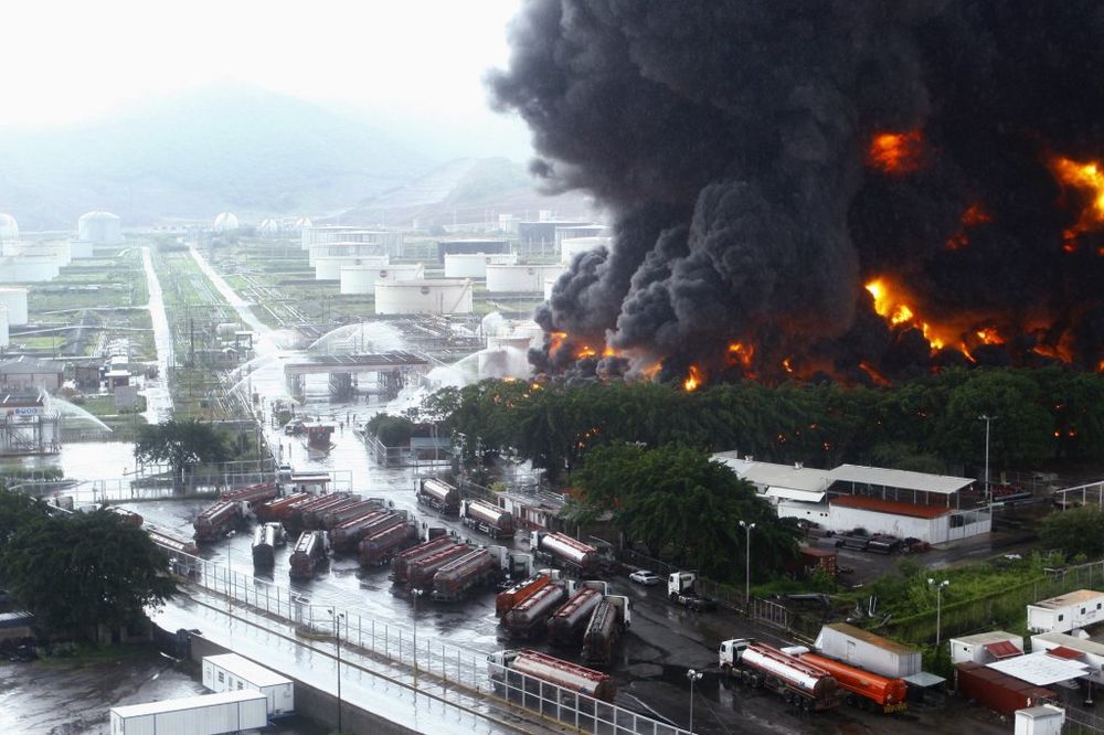 Munja zapalila rafineriju u Venecueli