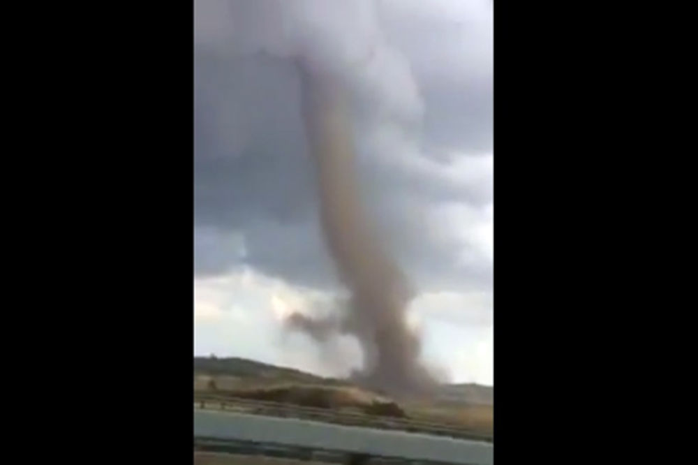 POGLEDAJTE: Tornado harao Sicilijom!