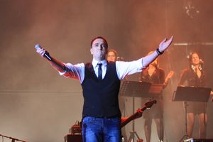 POSLE 6 GODINA: Sergej pevao na sceni Kanli Kule