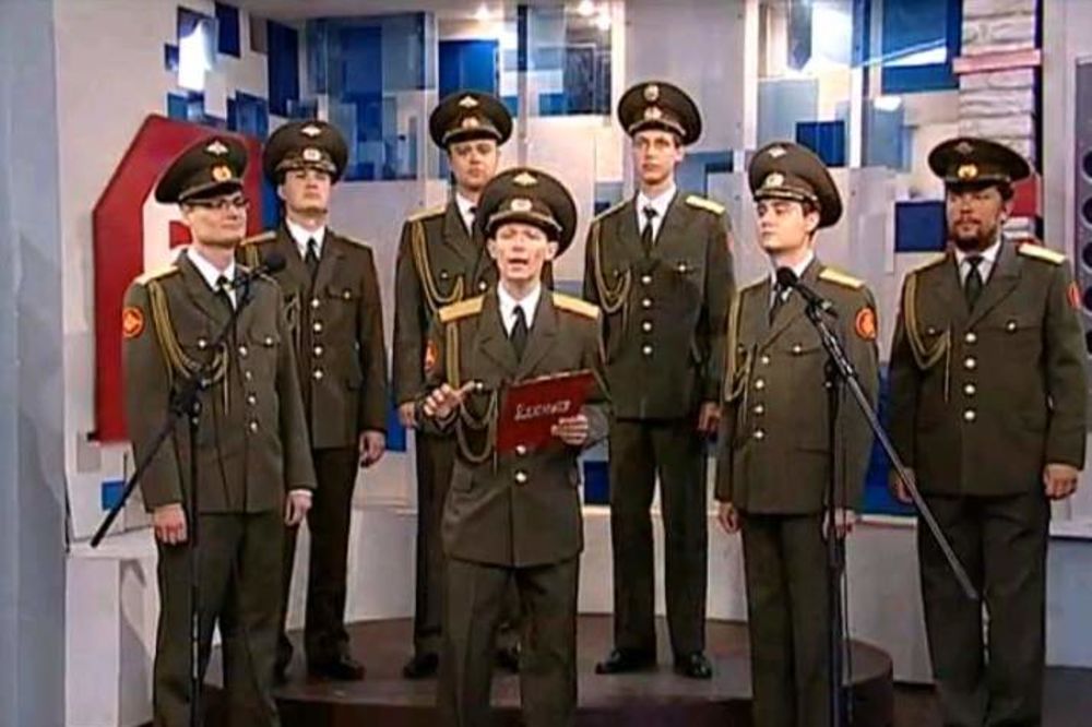 DA IH ČUJE ADEL: Ruski vojnici pevaju numeru Skajfol