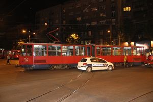 LUDILO NA BULEVARU: Kamenovan tramvaj GSP!