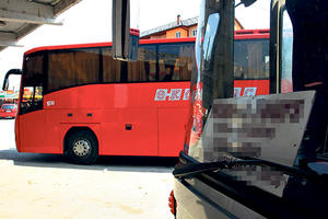 Kamenovan gradski autobus u Niškoj Banji