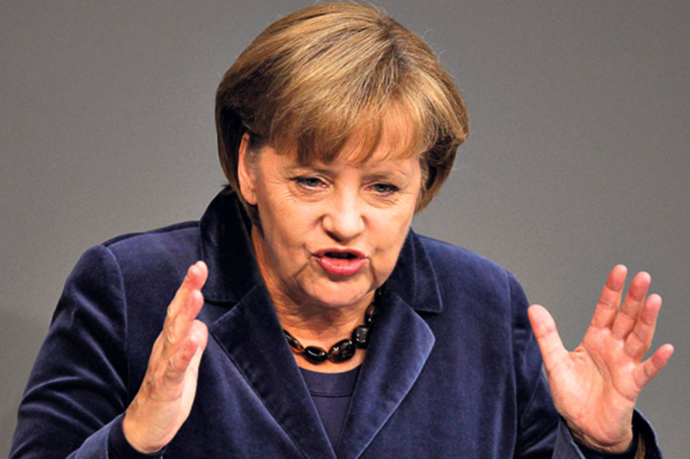 Merkelova: Grčkoj nije mesto u evrozoni